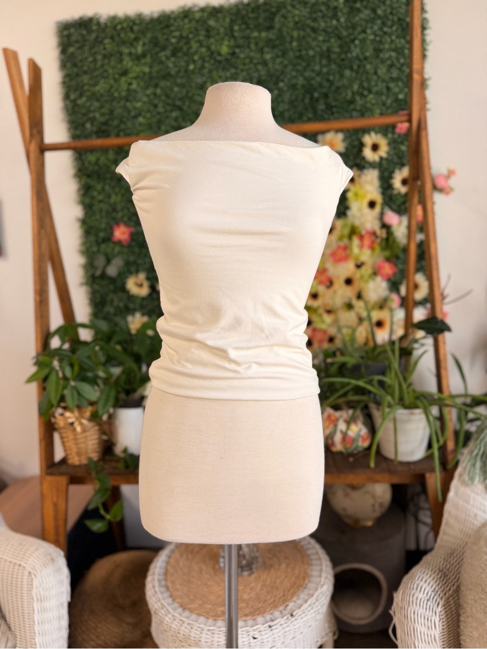 Ann Taylor Cream Cap-Sleeve Boatneck Top